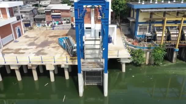 Wasserpolder Maschine Die Wasserdurchfluss Von Niedrig Nach Hoch Liefert — Stockvideo