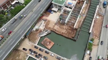 Kentsel alanlardaki şehir mimarisi manzarası sokak trafiği