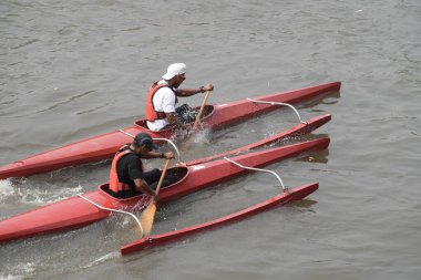 Yaz suyu aktif dinlenme yeri. Böylece muz teknesi rüzgar sörfü jet ski izole edilmiş.