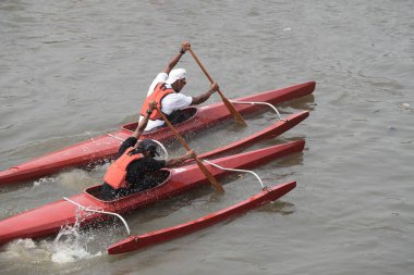 Yaz suyu aktif dinlenme yeri. Böylece muz teknesi rüzgar sörfü jet ski izole edilmiş.