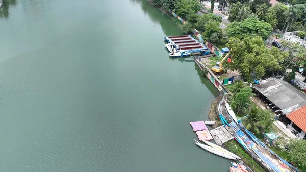 Der Große Fluss Der Stadt Der Oft Mit Überschwemmungen Tun — Stockfoto