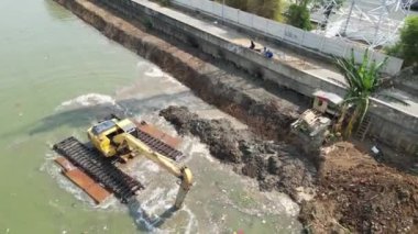 Sabahları nehir kenti havadan görünüyor.