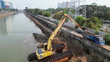 Tayland şehrinde kazıcı
