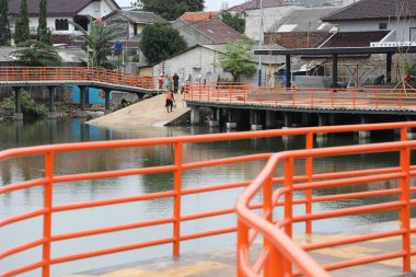 Kuching, Endonezya sokaklarında yaşayan insanlar.