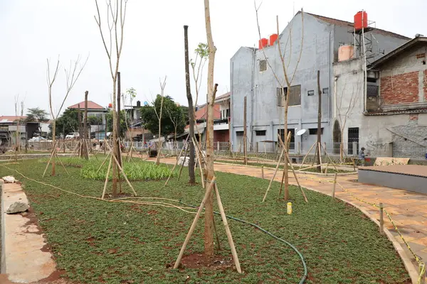 Bahçedeki evin kenti.