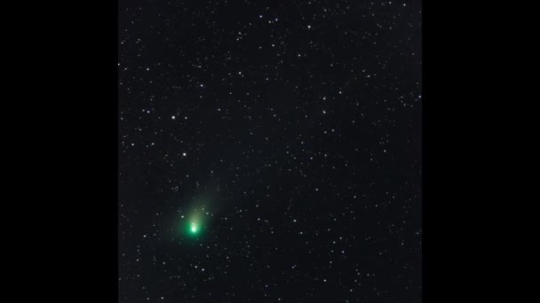 Комета 2022 Ярко Зелёное Ядро Слабый Ионный Хвост Комета Снимок — стоковое видео