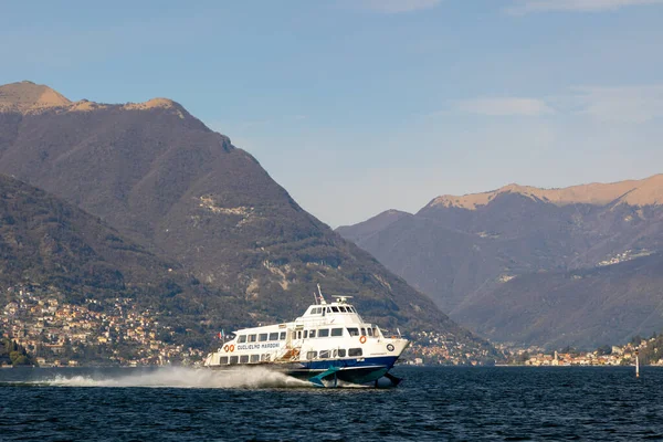 Lago Como Comosjön Italien Med Palacios Stora Hus Våren Vattentaxi — Stockfoto
