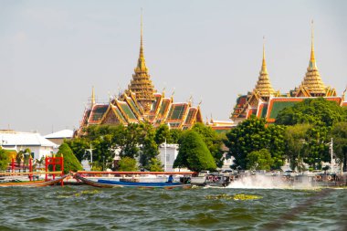 Bangkok, Tayland 'daki Chao Phraya nehrinden Kraliyet Sarayı' nın Riverview 'i. Yüksek kalite fotoğraf