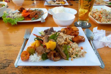 Tabakta güzel bir Tayland yemeği. Yüksek kalite fotoğraf