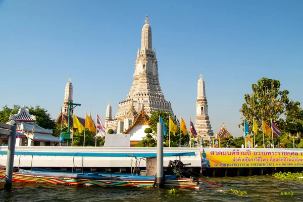 Flodutsikt Med Wat Arun Tempel Från Chao Phraya Bangkok Thailand — Stockfoto