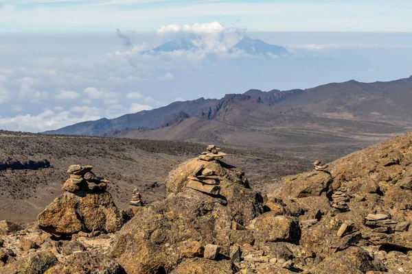 Landskap Stenhögar Och Stig Kilimanjaros Sluttning Utsikt Över Vandringsleden Till — Stockfoto