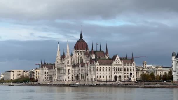 Hungarian Parliament Building Budapest Hungary River Danube High Quality Footage — Stock Video