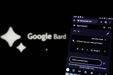 Dhaka, Bangladeş - 14 Mayıs 2023: Akıllı telefonda Google Bard.
