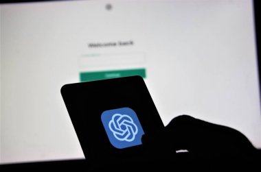 Dhaka, Bangladeş - 27 Mayıs 2023: Cep telefonunda ChatGPT.