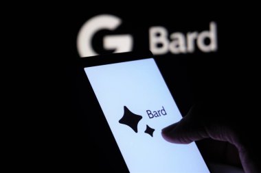 Dhaka, Bangladeş - 30 Mayıs 2023: Cep telefonunda Google Bard.