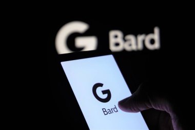 Dhaka, Bangladeş - 30 Mayıs 2023: Cep telefonunda Google Bard.