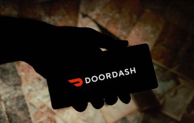 Dhaka, Bangladeş - 29 Kasım 2023: Akıllı telefondaki Doordash dağıtım uygulaması.