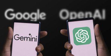 Dhaka, Bangladeş - 08 Aralık 2023: Google Gemini ve OpenAI ChatGPT ile el ele tutuşmak.