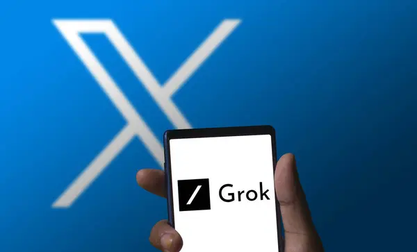 Dhaka, Bangladeş - 16 Aralık 2023: Grok AI akıllı telefondan sohbet robotu.