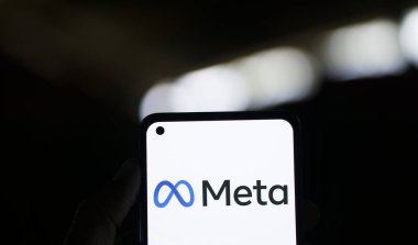 Dhaka, Bangladeş - 01 Ocak 2024: Meta ile el ele tutuşmak. Meta, çok uluslu bir Amerikan teknoloji şirketi..