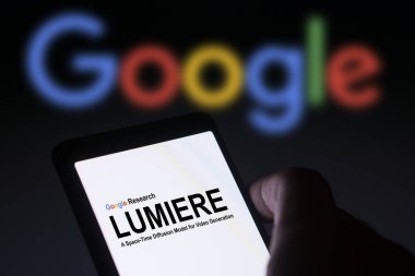 Dhaka, Bangladeş - 02 Şubat 2024: Google Lumiere AI akıllı telefon ekranı.