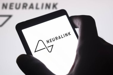 Dhaka, Bangladeş - 02 Şubat 2024: Nöroalink logosu akıllı telefonda gösterildi.