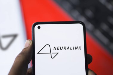 Dhaka, Bangladeş - 02 Şubat 2024: Nöroalink logosu akıllı telefonda gösterildi.