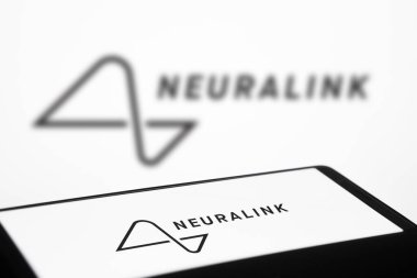 Dhaka, Bangladeş - 02 Şubat 2024: Nöroalink logosu akıllı telefonda gösterildi.