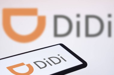 Dhaka, Bangladeş - 07 Şubat 2024: Didi logosu akıllı telefonda sergilendi.