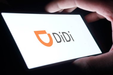 Dhaka, Bangladeş - 07 Şubat 2024: Didi logosu akıllı telefonda sergilendi.