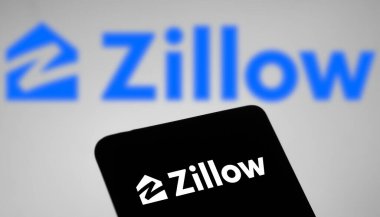 Dhaka, Bangladeş - 22 Şubat 2024: Zillow logosu akıllı telefonda sergileniyor.