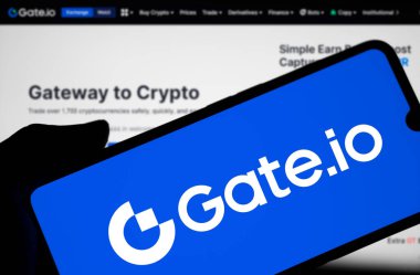 Dhaka, Bangladeş - 15 Mart 2024: Gate.io logosu akıllı telefonda sergilenmektedir. Gate.io bir kripto döviz platformudur..