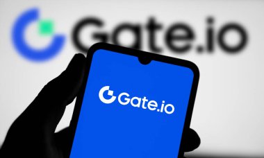 Dhaka, Bangladeş - 15 Mart 2024: Gate.io logosu akıllı telefonda sergilenmektedir. Gate.io bir kripto döviz platformudur..