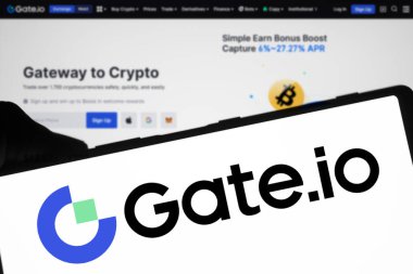 Dhaka, Bangladeş - 15 Mart 2024: Gate.io logosu akıllı telefonda sergilenmektedir. Gate.io bir kripto döviz platformudur..