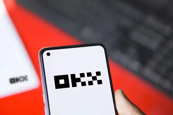 방글라데시 2024년 15일 Okx 로고가 스마트폰에 표시됩니다 Okx는 암호화폐 플랫폼입니다 — 스톡 사진