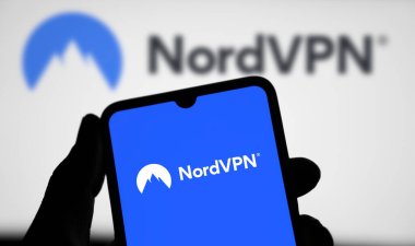 Dhaka, Bangladeş - 19 Mart 2024: NordVPN logosu akıllı telefonda gösteriliyor.