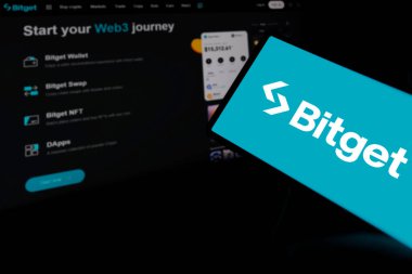 Dhaka, Bangladeş - 11 Mart 2024: Bitget logosu akıllı telefonda gösteriliyor.