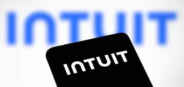 Dhaka Bangladesh Apr 2024 Intuit Logo Vises Smarttelefonen Intuit Inc – stockfoto