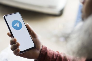 Dhaka, Bangladeş - 17 Nisan 2024: Akıllı telefonda telgraf logosu gösteriliyor.