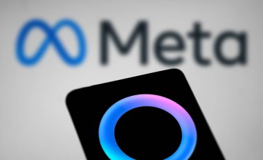 Dhaka, Bangladeş - 21 Nisan 2024: Meta AI logosu akıllı telefonda gösteriliyor. Meta yeni yapay zeka tanıttı.