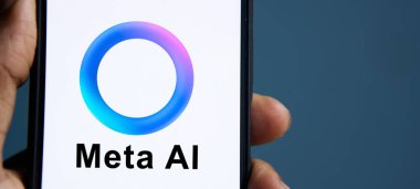 Dhaka, Bangladeş - 21 Nisan 2024: Meta AI logosu akıllı telefonda gösteriliyor. Meta yeni yapay zeka tanıttı.