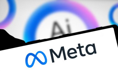 Dhaka, Bangladeş - 21 Nisan 2024: Meta AI logosu akıllı telefonda gösteriliyor. Meta yeni yapay zeka tanıttı.