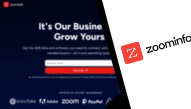 Dhaka, Bangladeş - 03 Mayıs 2024: Zoominfo Logosu akıllı telefonda gösteriliyor.