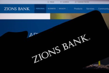 Dhaka, Bangladeş - 06 Nisan 2024: Zinos Bank logosu akıllı telefonda sergileniyor.