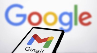 Dhaka, Bangladeş - 06 Mayıs 2024: Google Gmail logosu akıllı telefonda gösteriliyor.