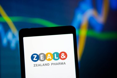 Dhaka, Bangladeş - 10 Ağustos 2024: Zealand Pharma logosu akıllı telefonda sergileniyor.