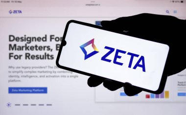 Dhaka, Bangladeş - 20 Ağustos 2024: Zeta logosu akıllı telefonda gösteriliyor.