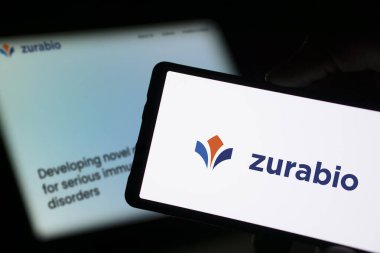 Dhaka, Bangladeş - 14 Mayıs 2024: Zura Bio logosu o smartphone olarak sergilenmektedir. Zura Bio, Kaliforniya merkezli bir biyoteknoloji şirketidir..