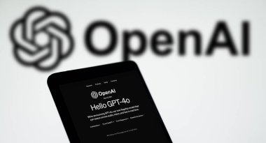 Dhaka, Bangladeş - 15 Mayıs 2024: OpenAI GPT-4o akıllı telefonda gösteriliyor.