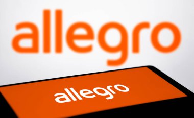 Dhaka, BD - 29 Mayıs 2024: Allegro logosu akıllı telefonda sergileniyor.
